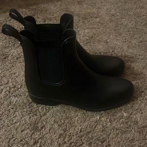 Black boots size 7
